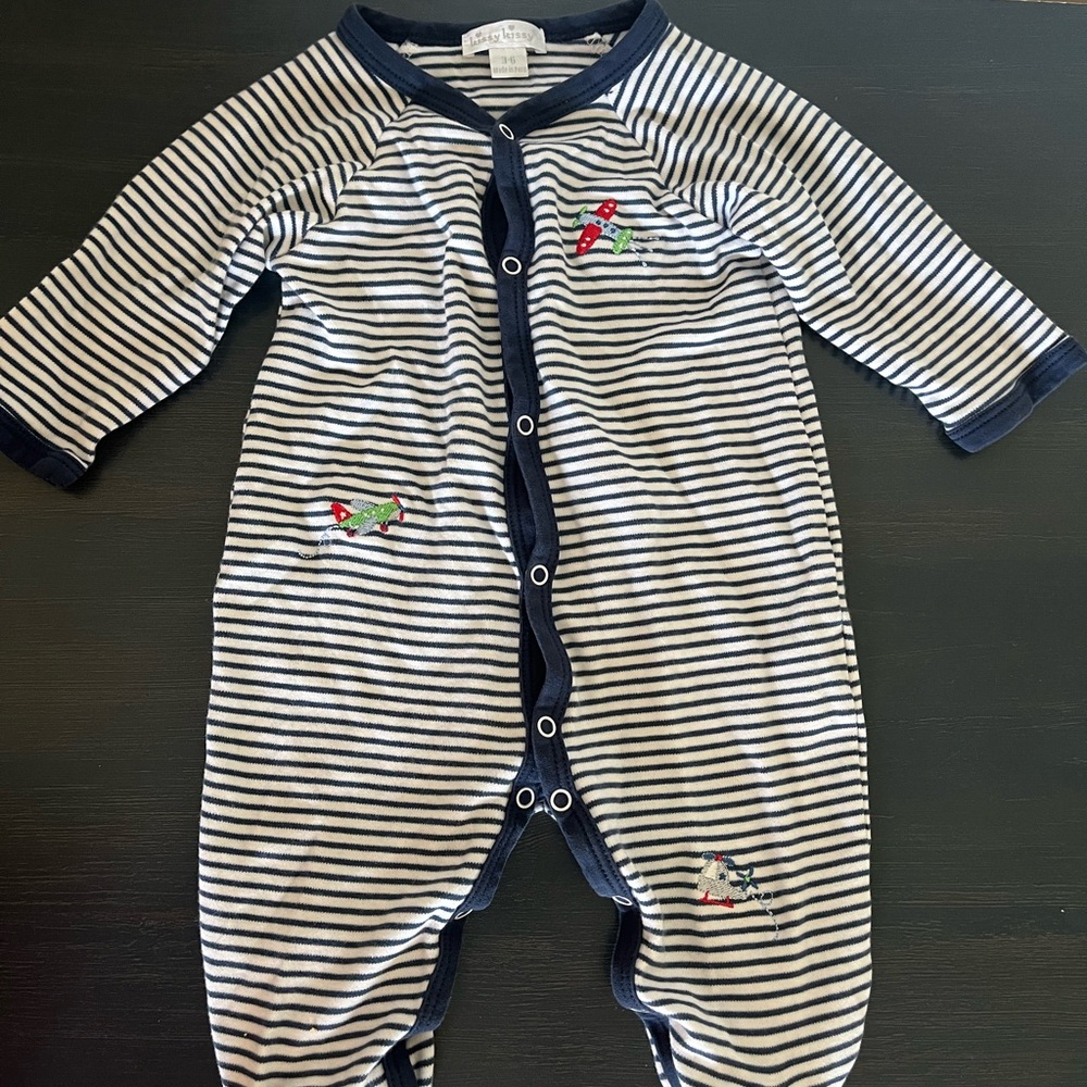 COPY - Kissy Kissy airplanes footie